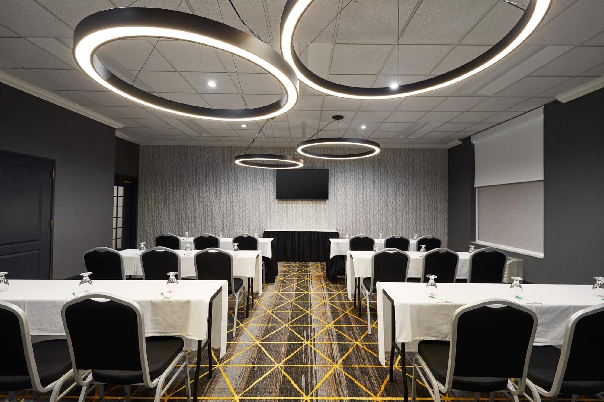 Holiday Inn Hotel & Suites Madison West - Middleton By Ihg מראה חיצוני תמונה